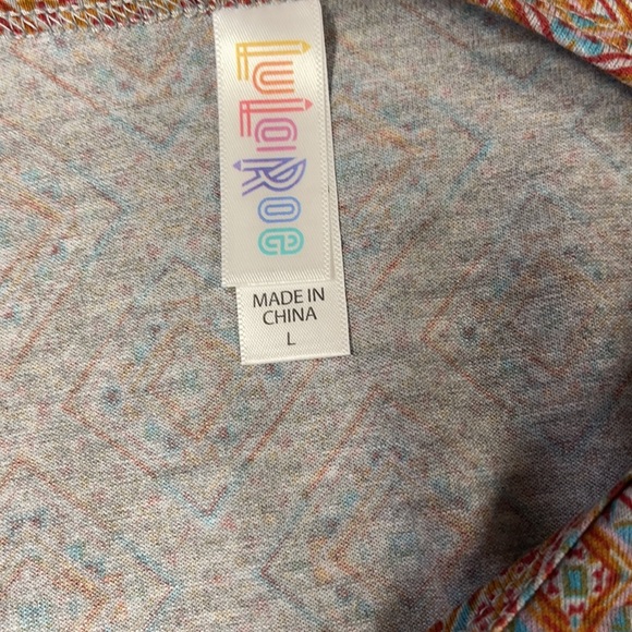 LuLaRoe New Large Geometric Classic T Shirt NWT - Picture 5 of 8